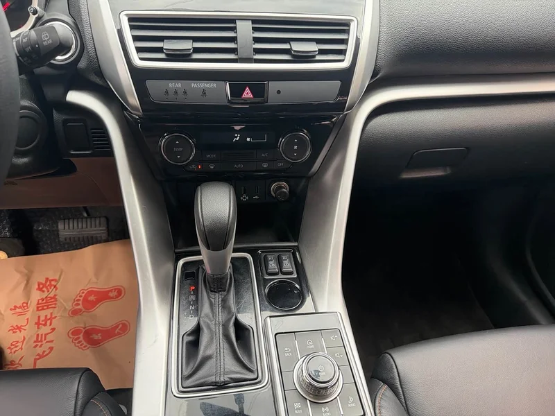 Mitsubishi Eclipse Cross — фото 14