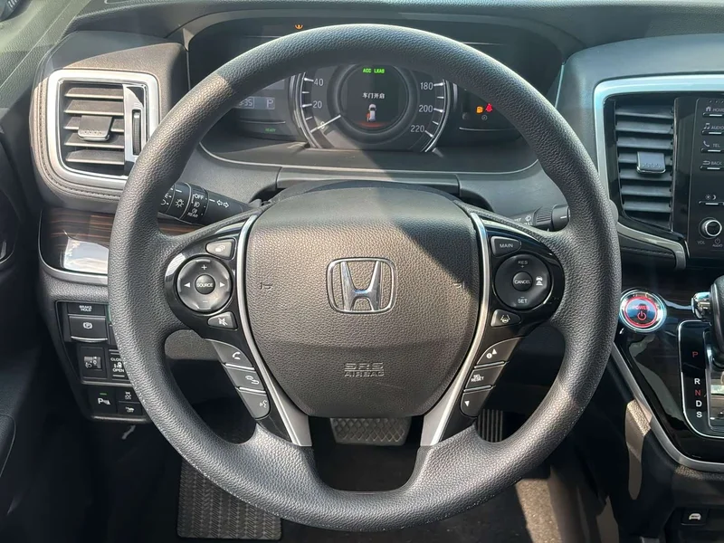 Honda Odyssey — фото 14