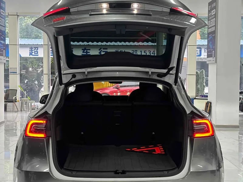 Tesla Model Y — фото 11