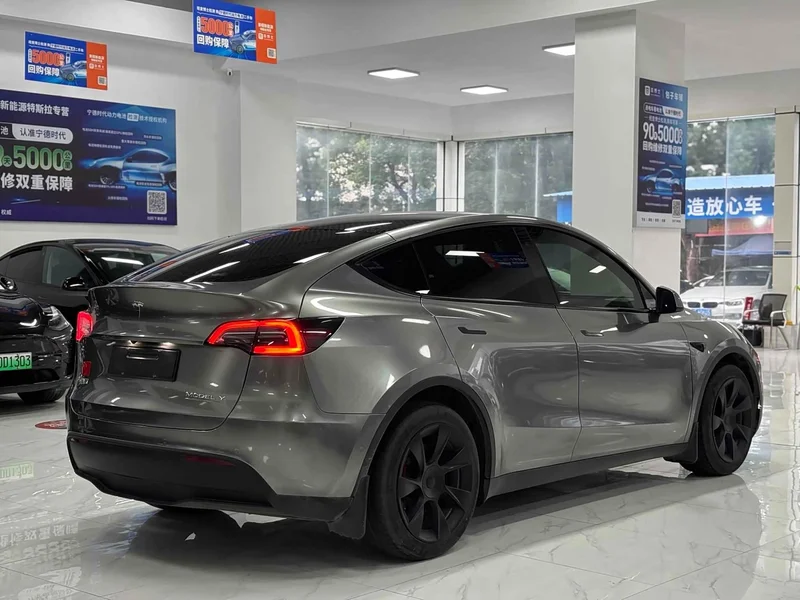 Tesla Model Y — фото 12