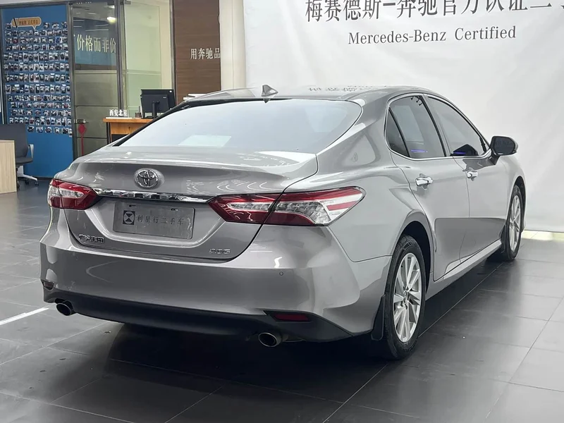 Toyota Camry — фото 6