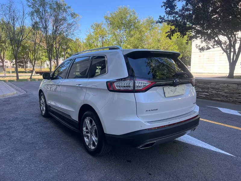Ford Edge — фото 7