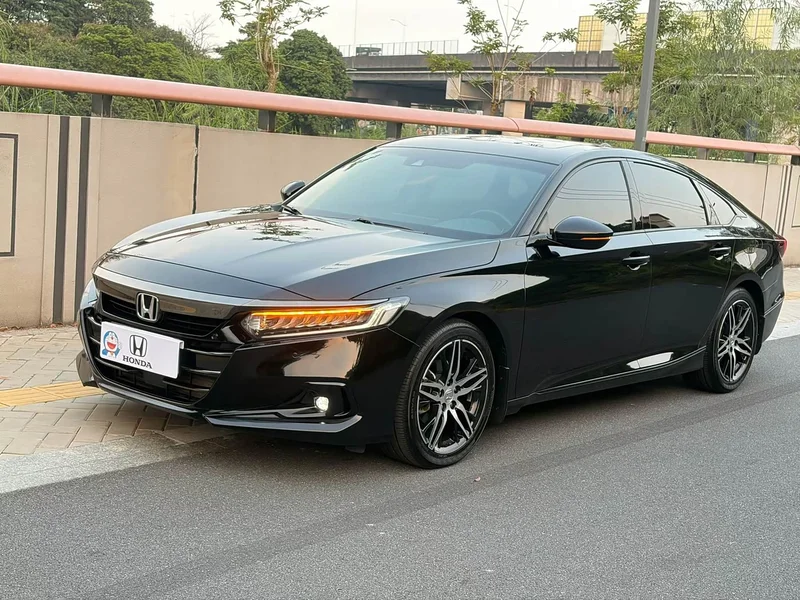 Honda Accord — фото 1
