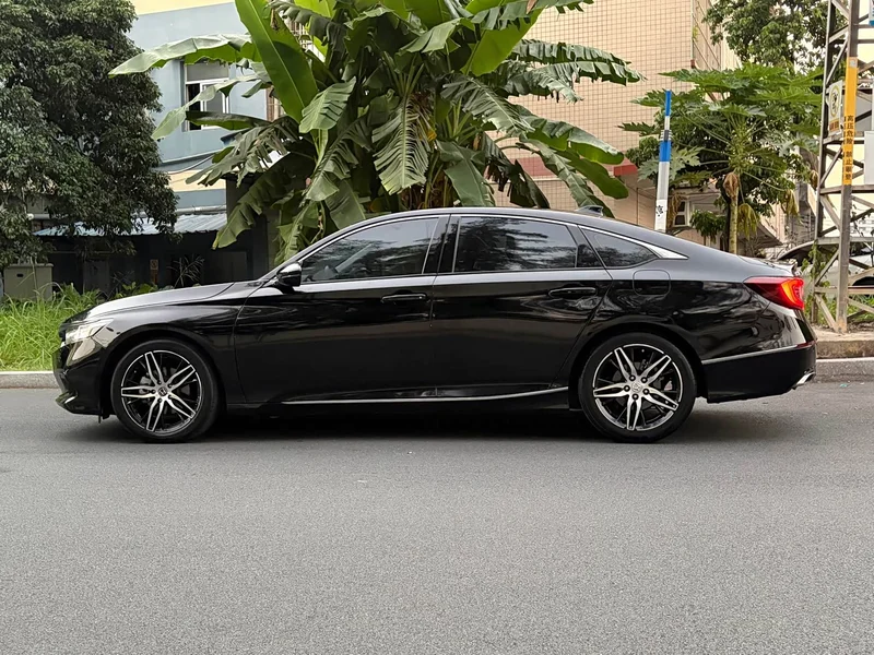 Honda Accord — фото 10
