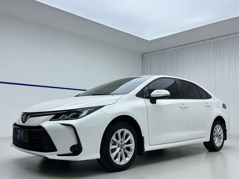 Toyota Corolla — фото 1