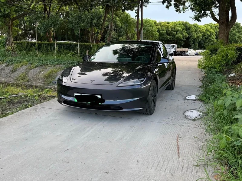 Tesla Model 3 — фото 1