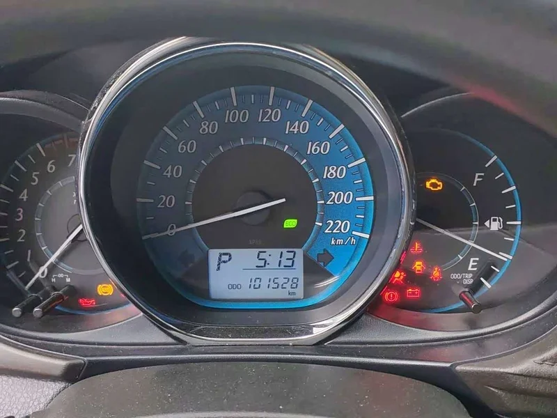 Toyota Yaris L — фото 12