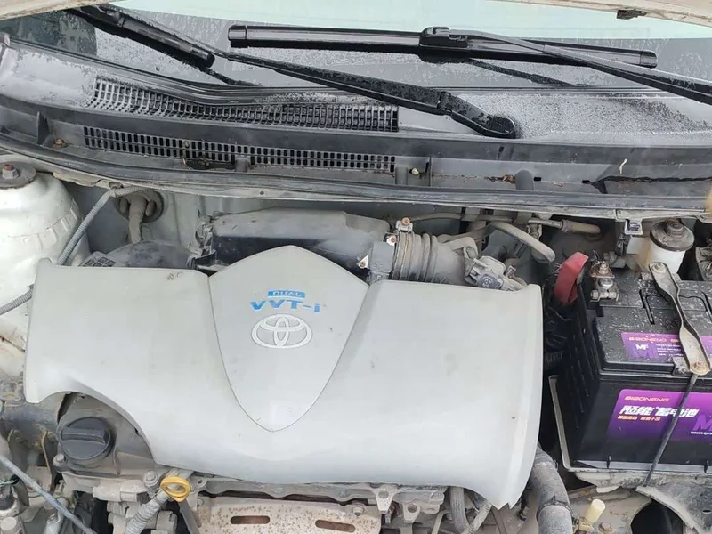 Toyota Yaris L — фото 13