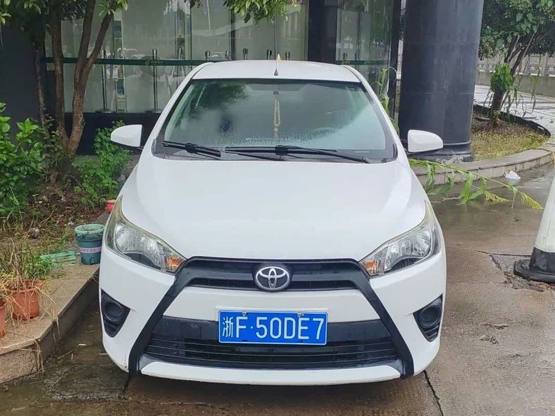 Toyota Yaris L — фото 17