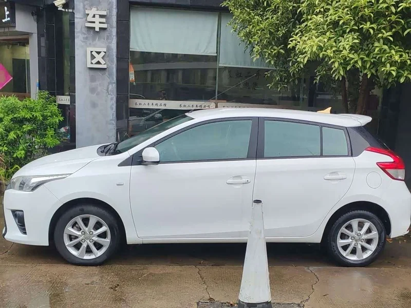Toyota Yaris L — фото 18