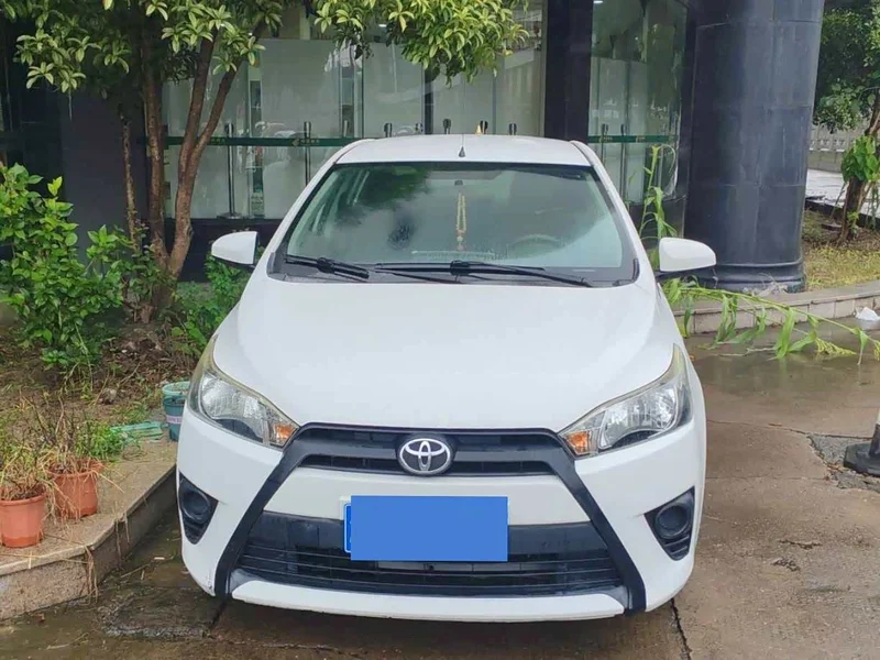 Toyota Yaris L — фото 2