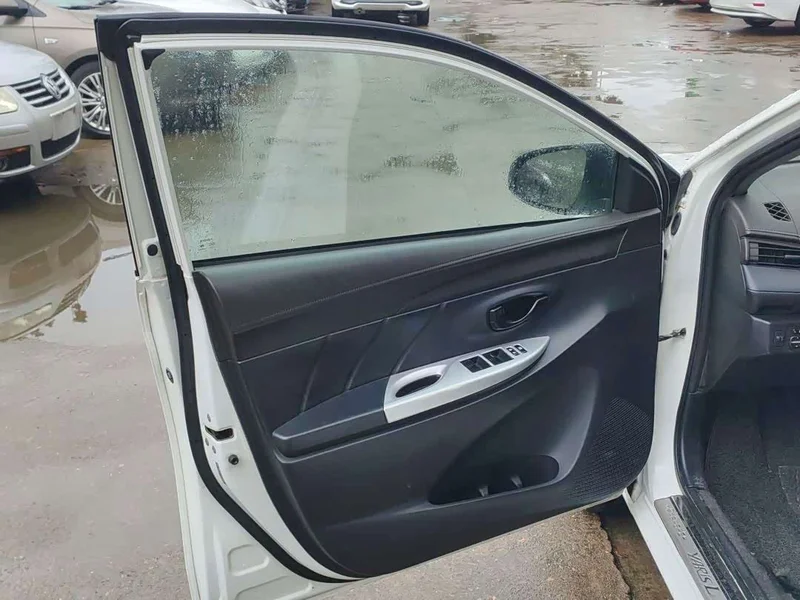 Toyota Yaris L — фото 23