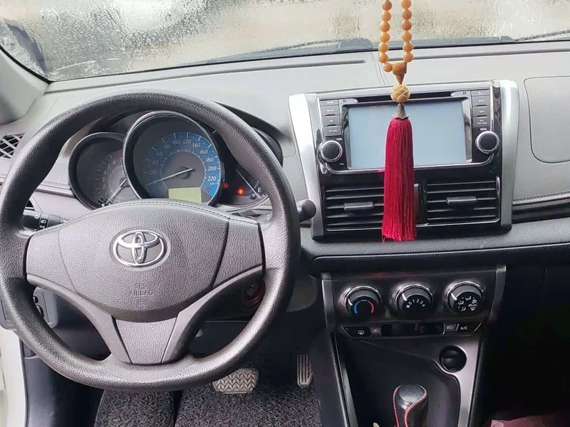 Toyota Yaris L — фото 25
