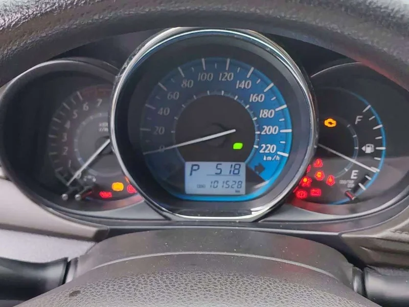 Toyota Yaris L — фото 27