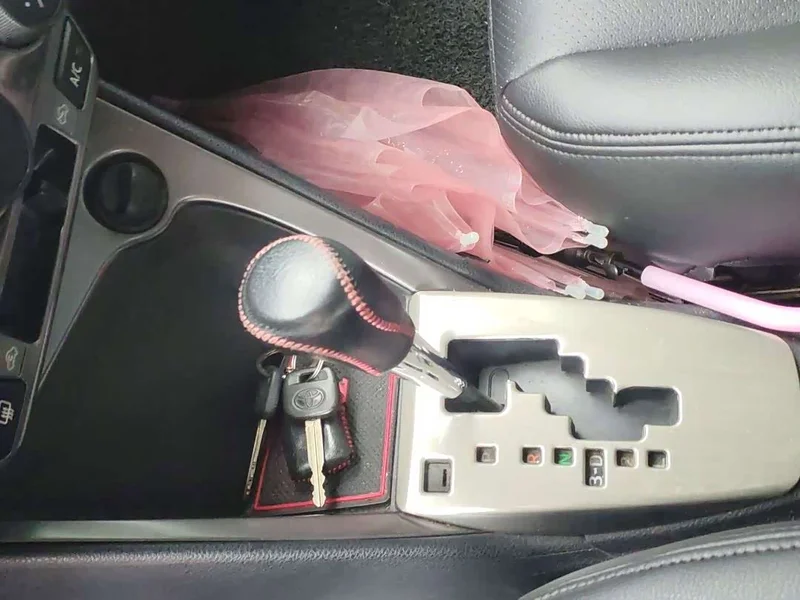 Toyota Yaris L — фото 29