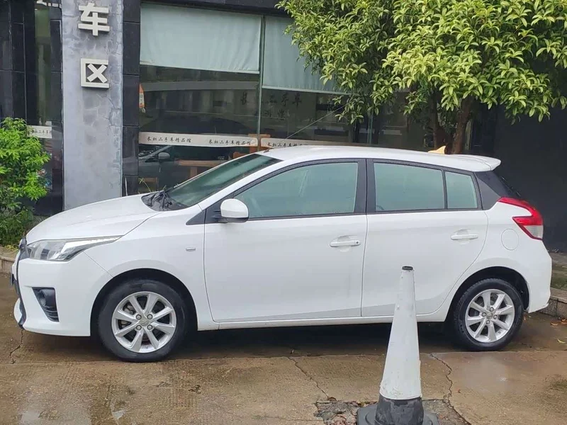 Toyota Yaris L — фото 3