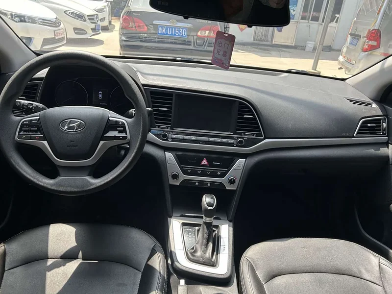 Hyundai Elantra Sport — фото 4