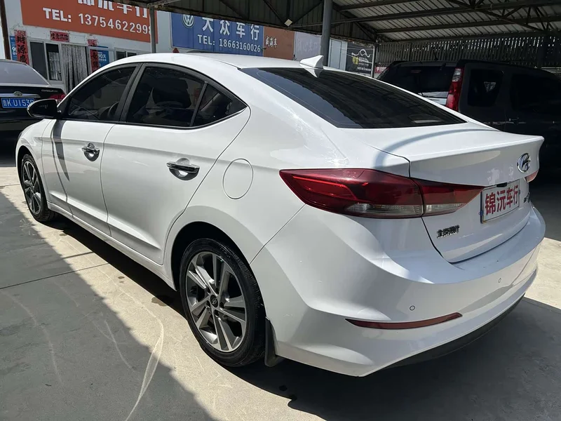 Hyundai Elantra Sport — фото 7