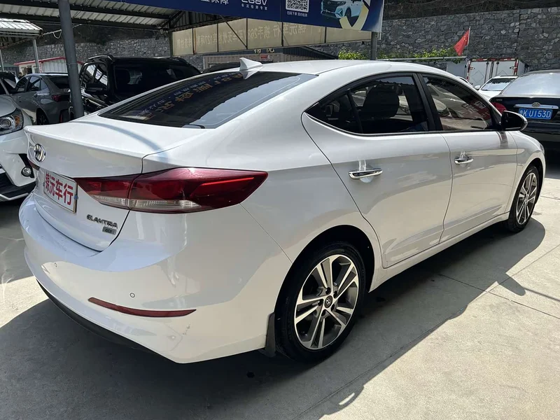 Hyundai Elantra Sport — фото 9