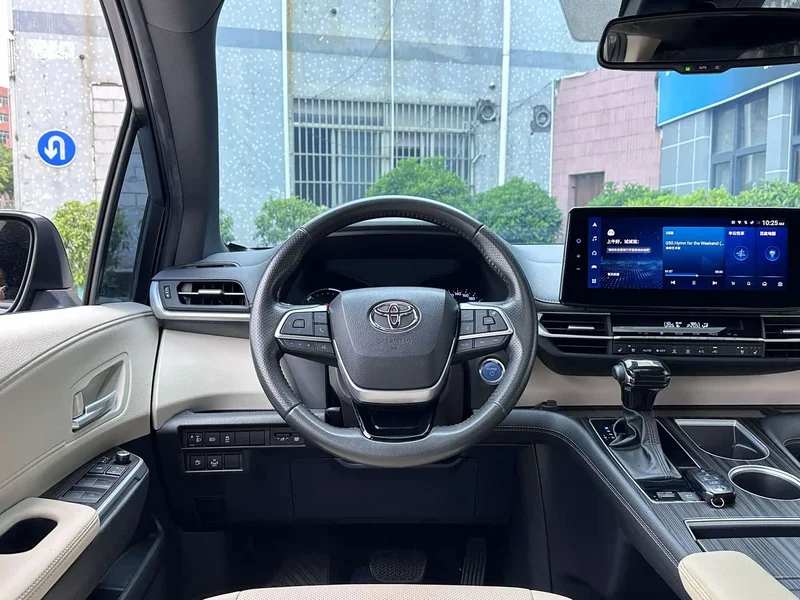 Toyota Sienna — фото 4
