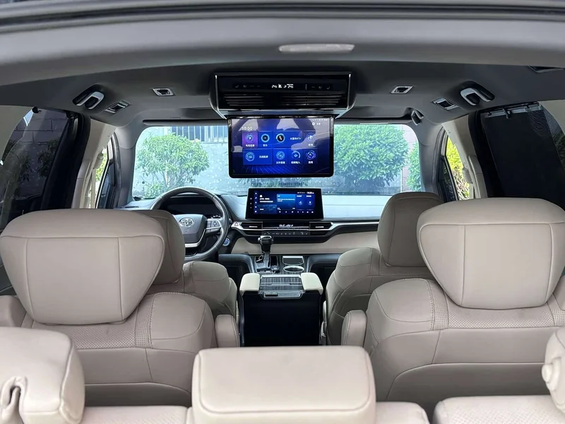 Toyota Sienna — фото 7