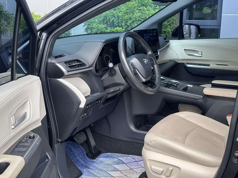 Toyota Sienna — фото 10