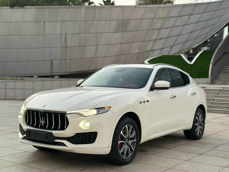 Maserati Levante — фото 1