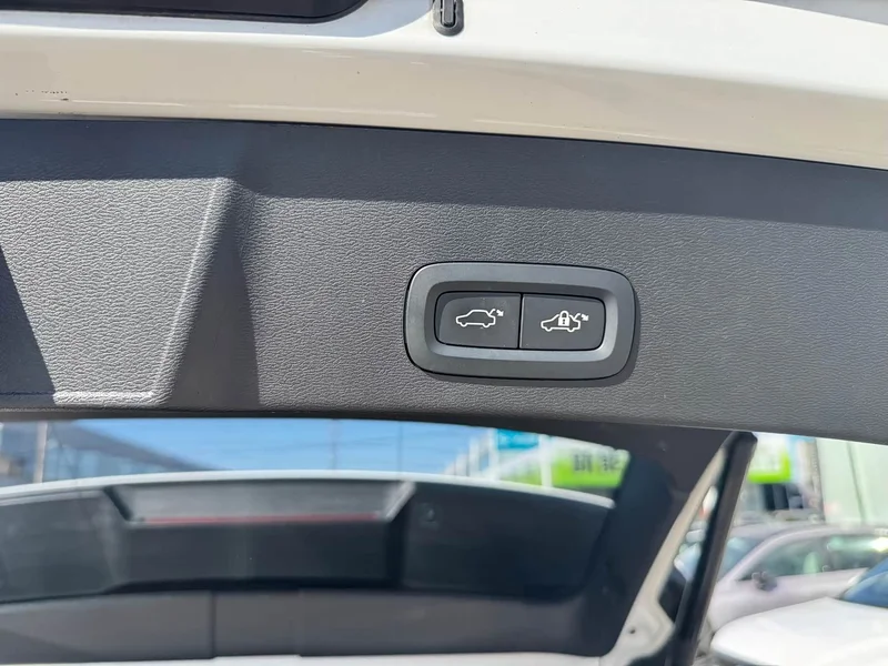 Volvo XC40 — фото 10