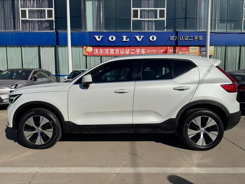 Volvo XC40 — фото 9