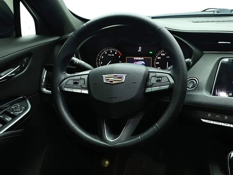 Cadillac XT4 — фото 17