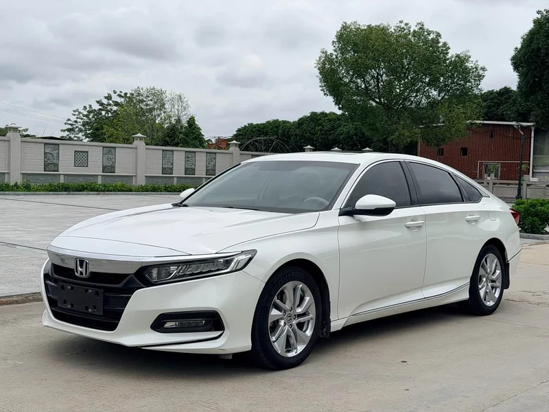 Honda Accord — фото 1