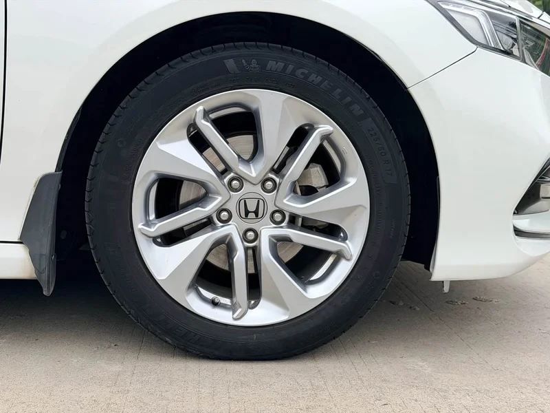 Honda Accord — фото 14