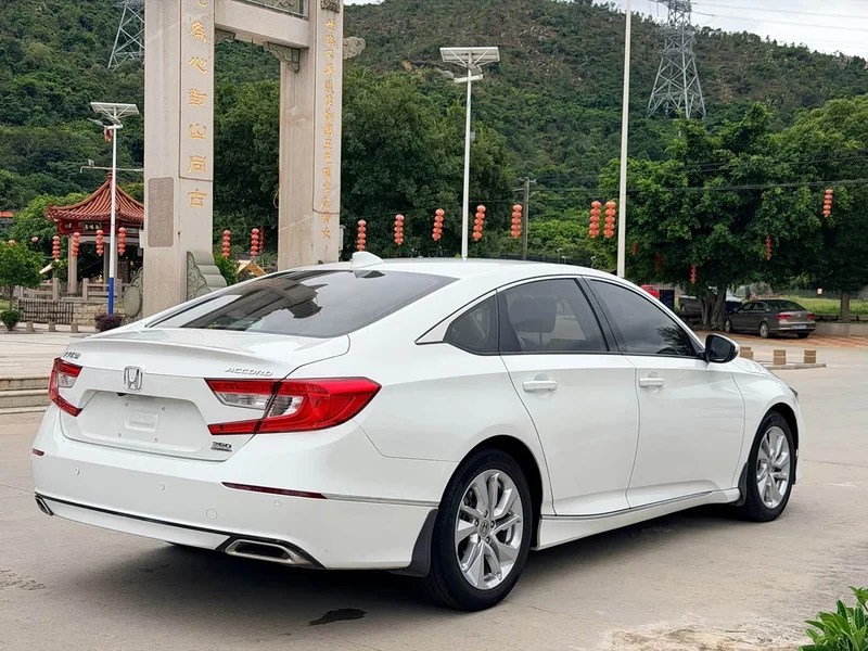 Honda Accord — фото 6
