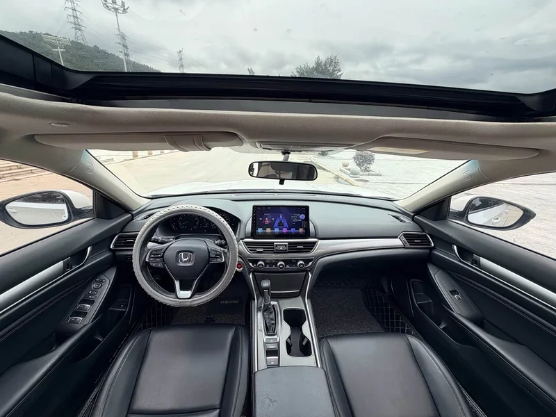 Honda Accord — фото 9