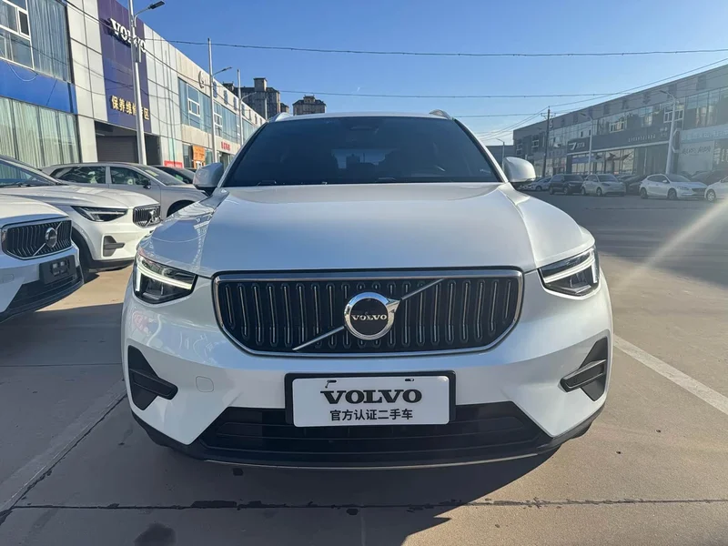 Volvo XC40 — фото 2