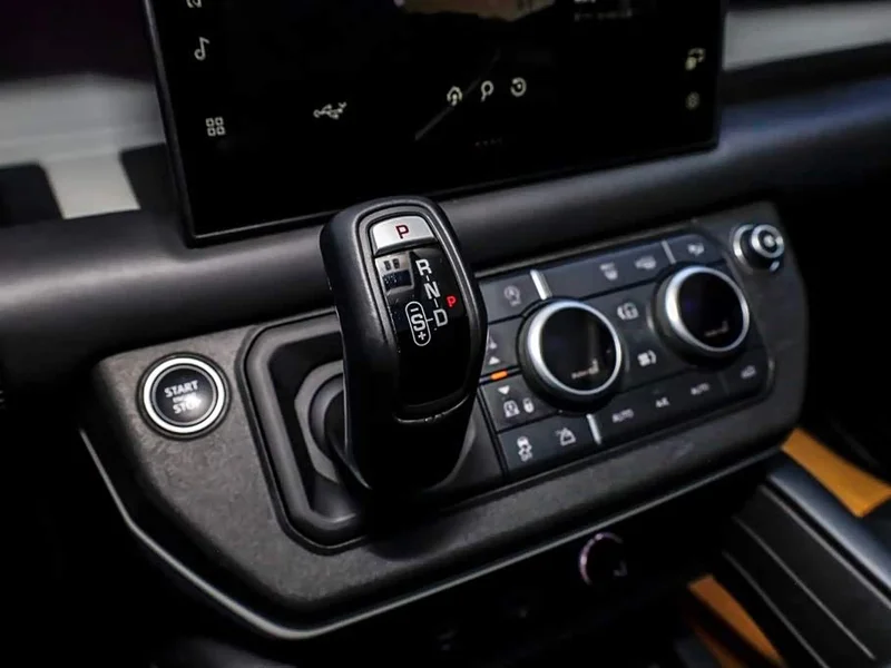 Land Rover Defender — фото 15