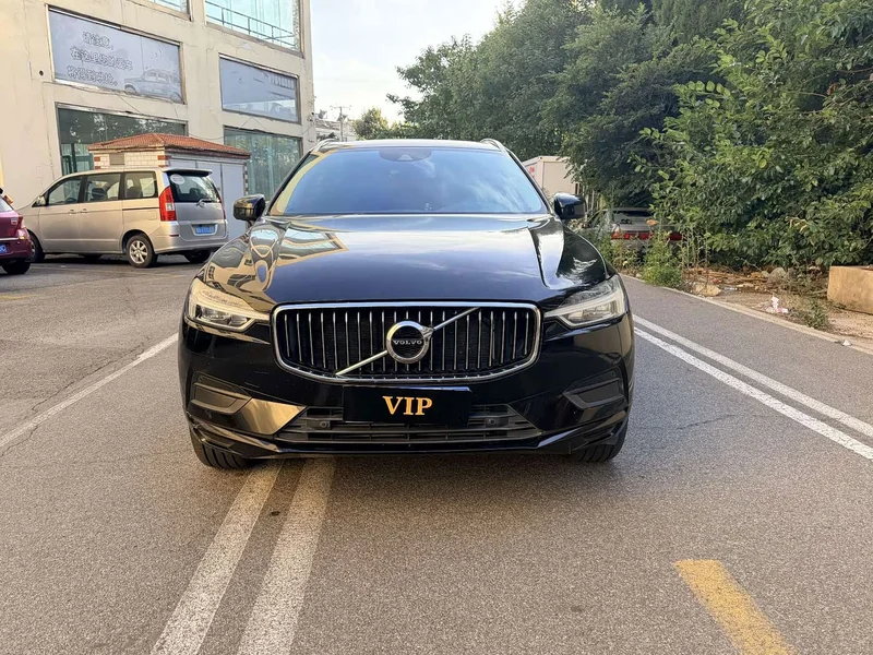 Volvo XC60 — фото 1