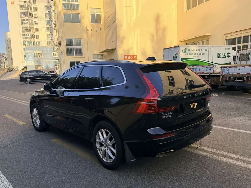 Volvo XC60 — фото 6