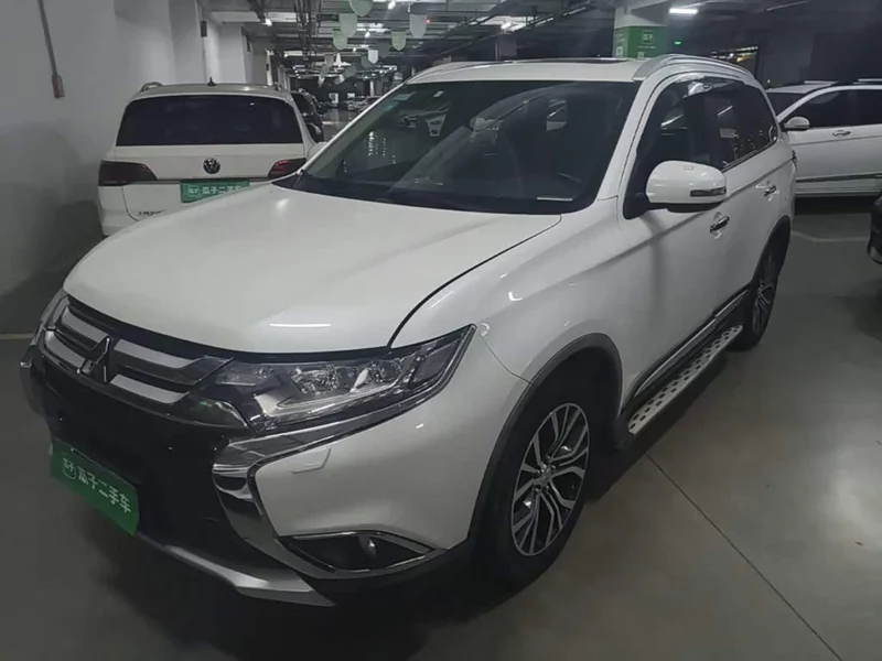 Mitsubishi Outlander — фото 1