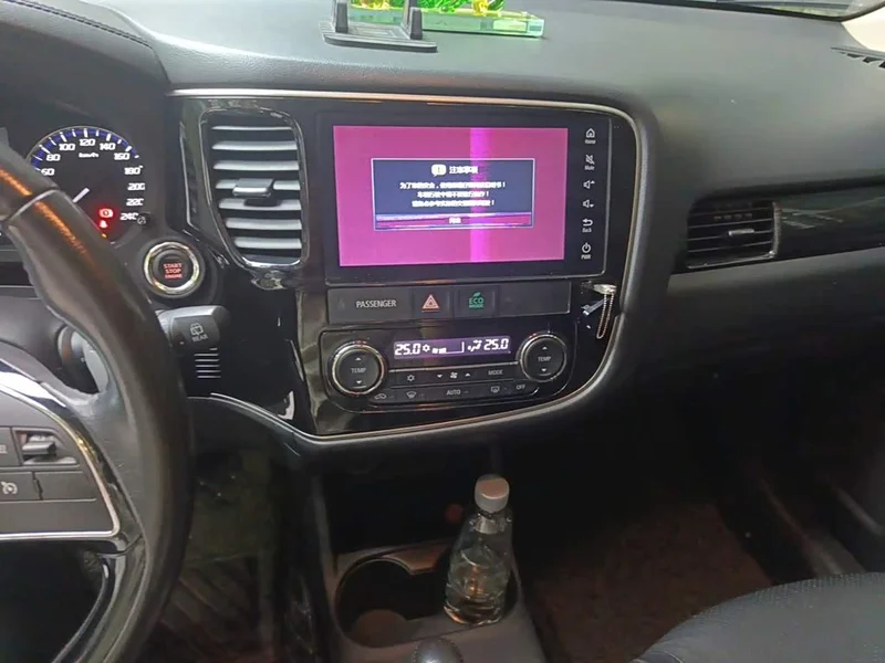 Mitsubishi Outlander — фото 15
