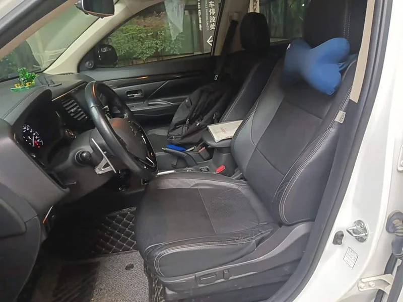 Mitsubishi Outlander — фото 17