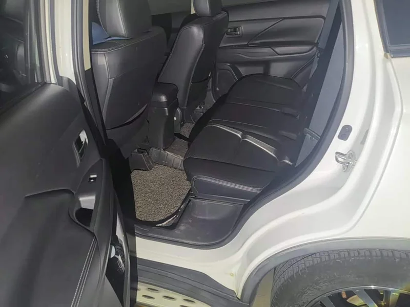 Mitsubishi Outlander — фото 19