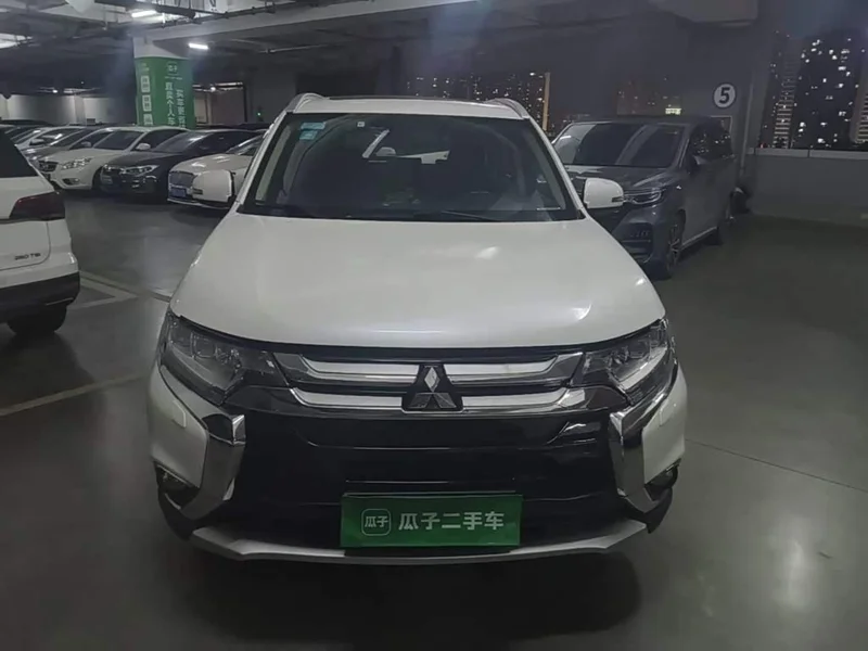 Mitsubishi Outlander — фото 2
