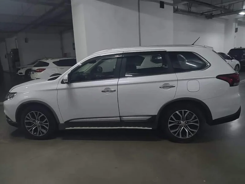 Mitsubishi Outlander — фото 4