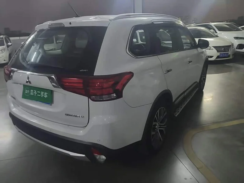 Mitsubishi Outlander — фото 7