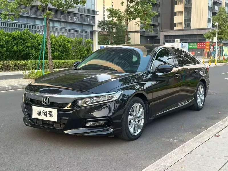 Honda Accord — фото 1