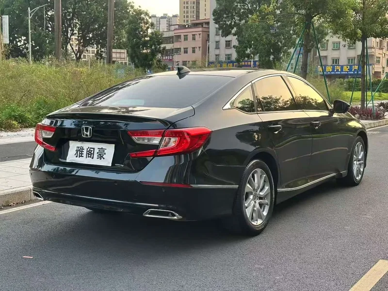Honda Accord — фото 6