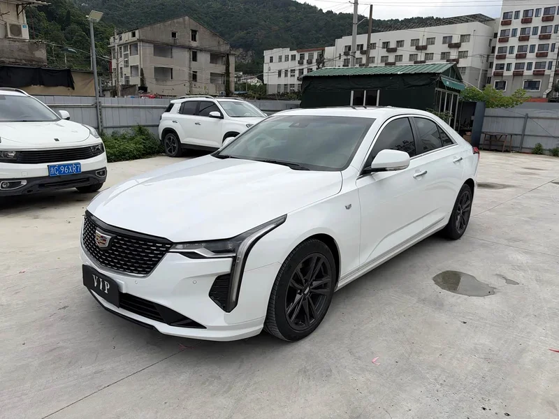Cadillac CT4 — фото 1