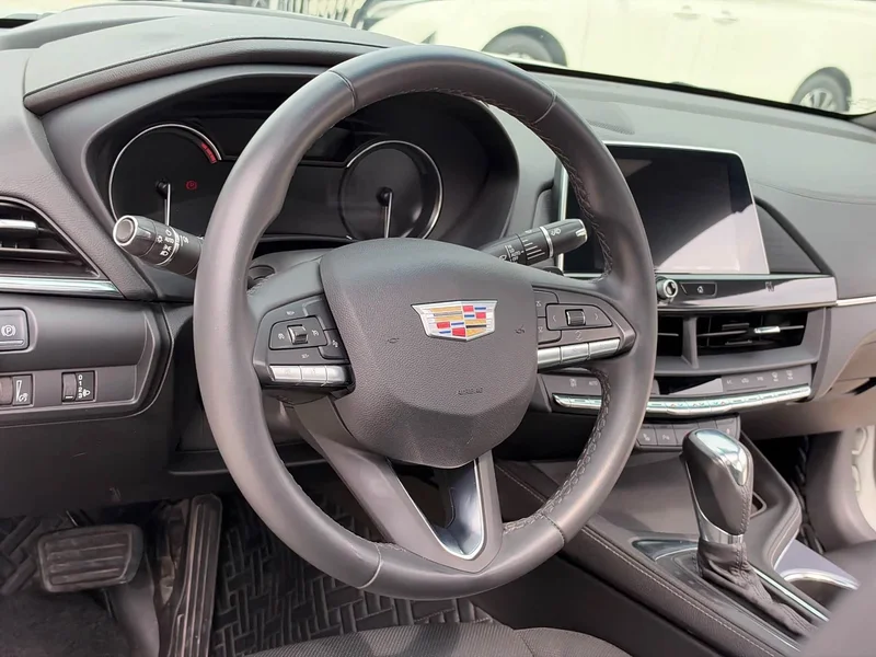 Cadillac CT4 — фото 17