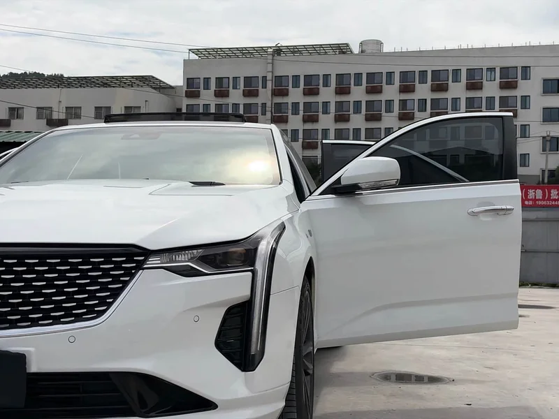 Cadillac CT4 — фото 18